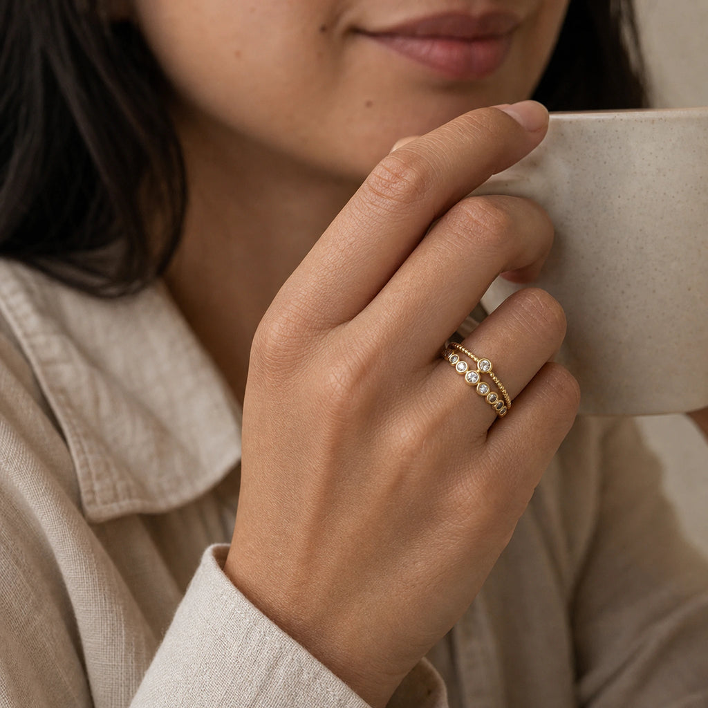 Anillo Compás puesto en la mano.