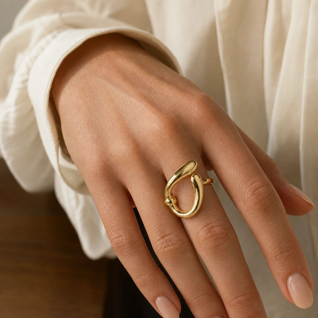 Anillo Gesto puesto en la mano.