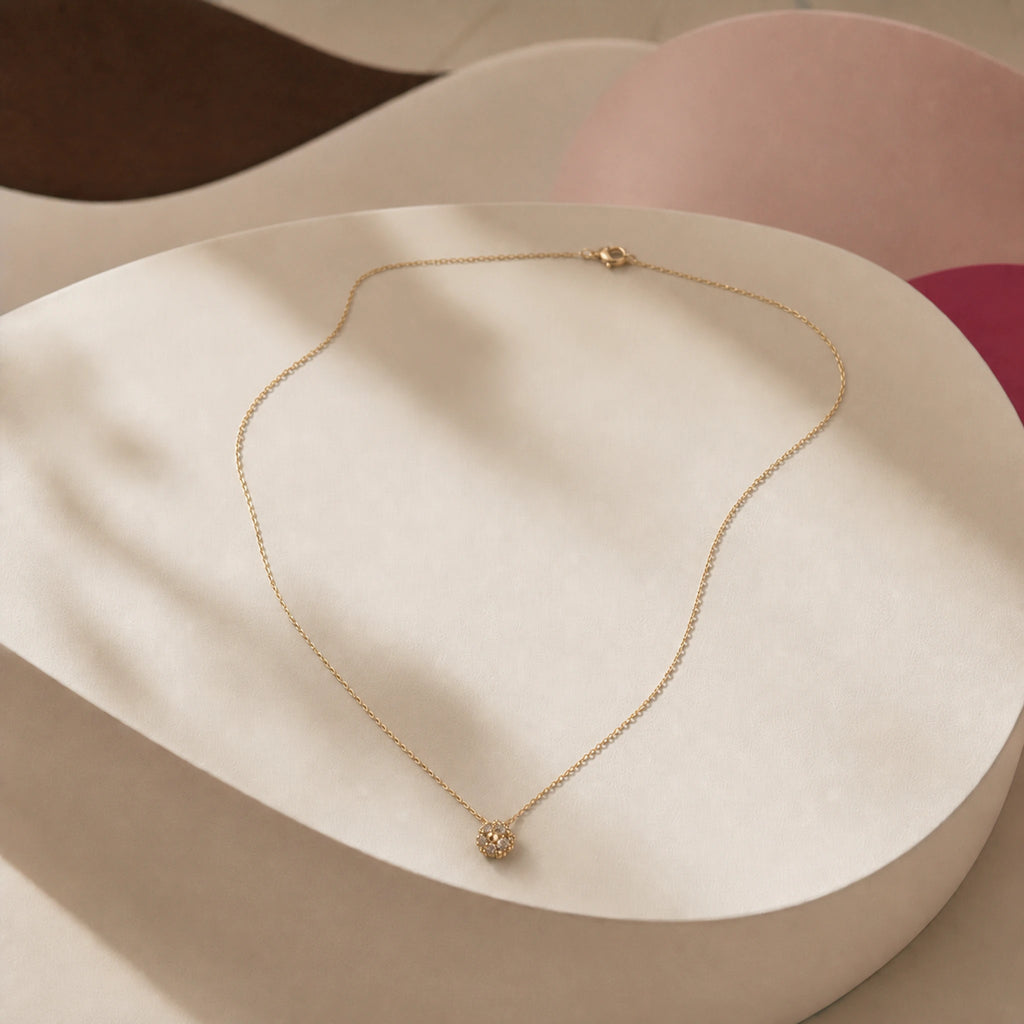 Collar Semilla en composición de campaña.
