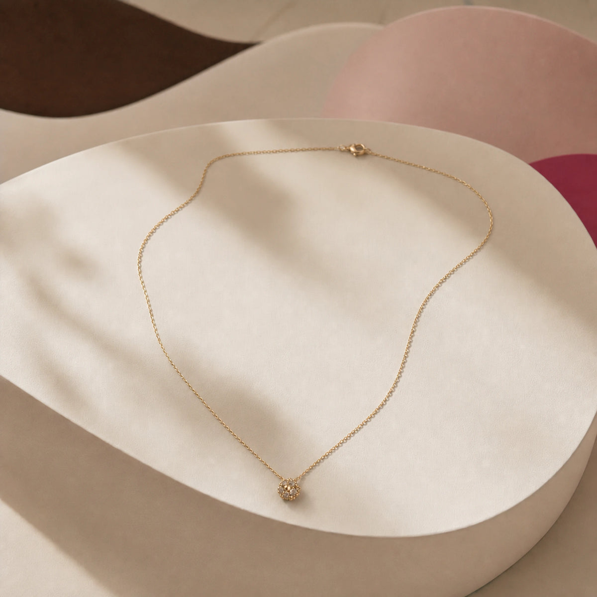 Collar Semilla en composición de campaña.