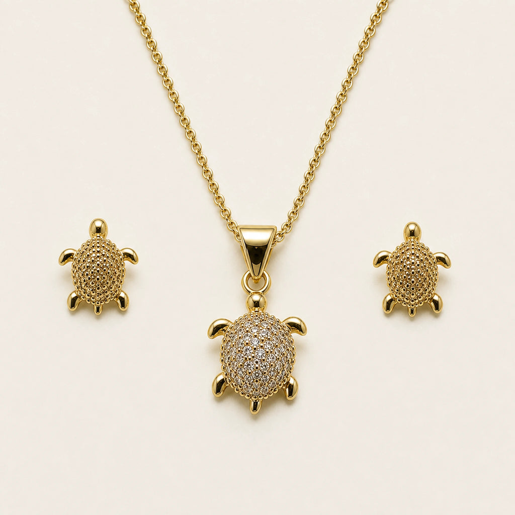 Detalle del caparazón y los aretes de tortuga.