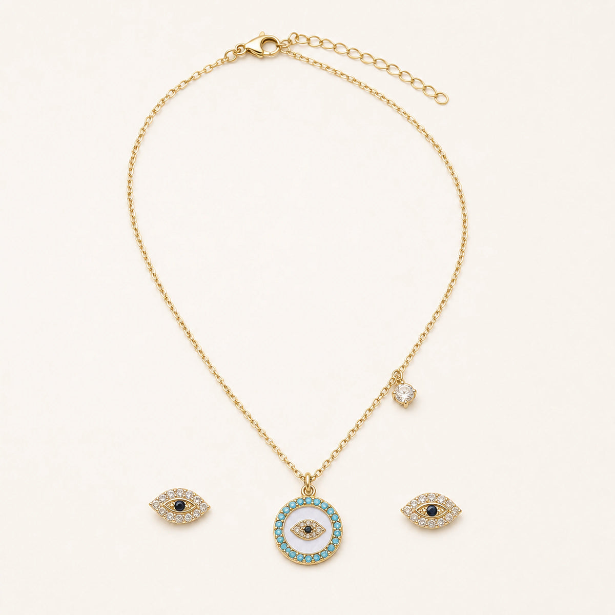 Set Mirada: collar con colgante circular y dos aretes almendrados.