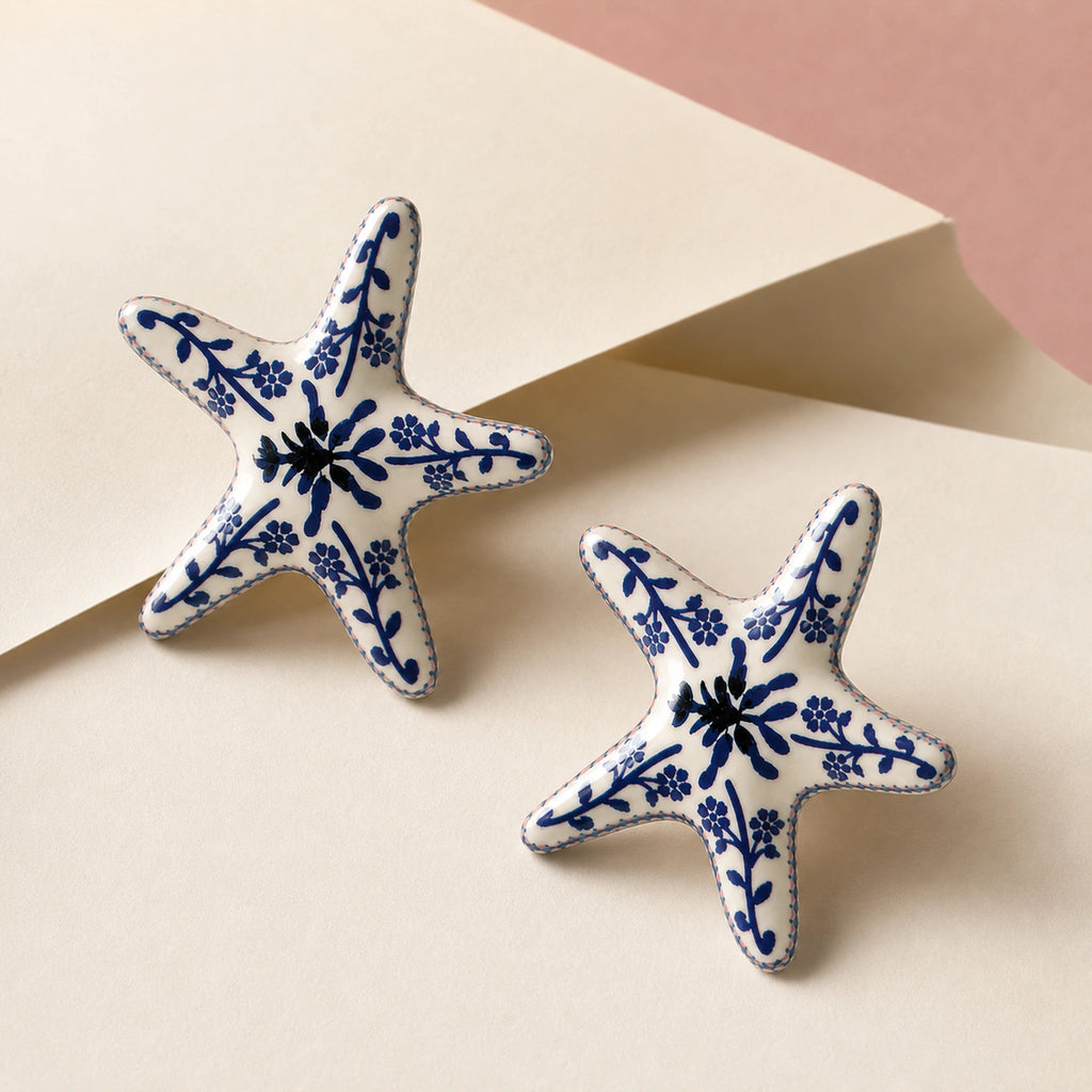 Aretes Jardín Azul en composición de campaña.