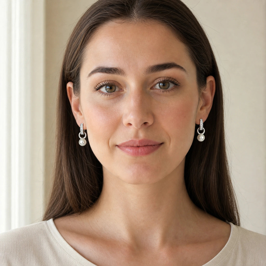 Aretes Gota puestos, vistos junto al rostro.