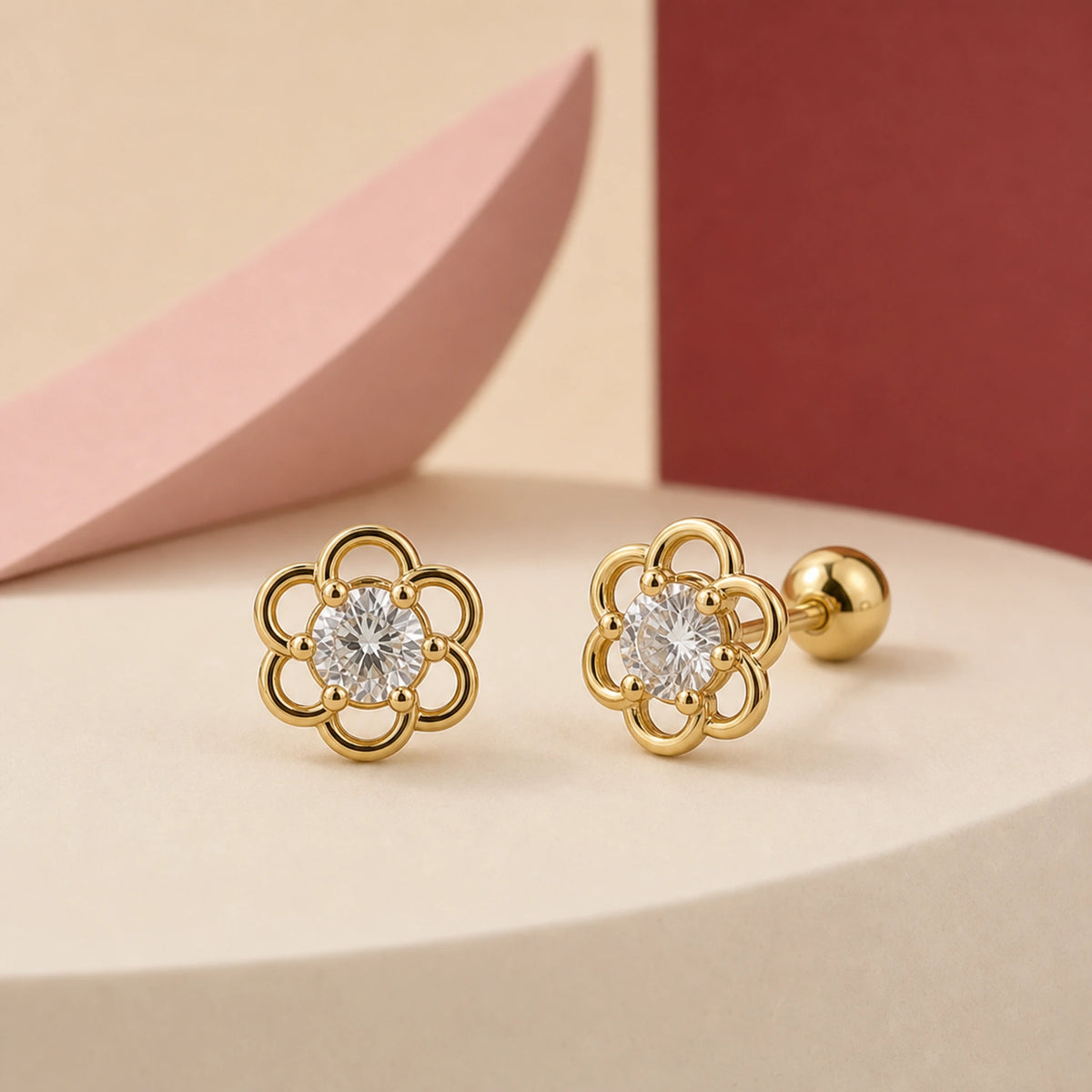 Aretes Camelia en composición de campaña.